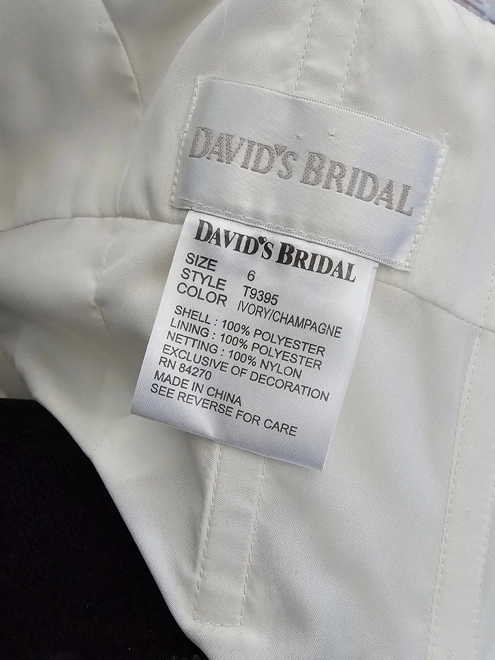 DAVID'S BRIDAL COLLECTION lace wedding dress with beaded metallic lace, size 6 - Picture 3 of 17
